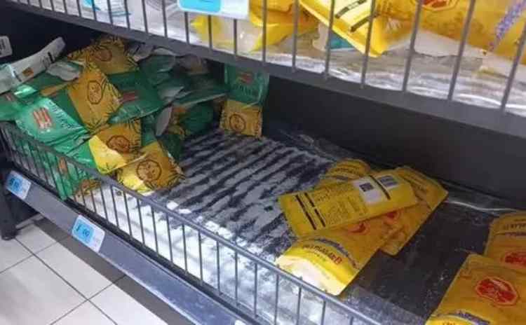 国内多地市民抢盐 有超市货架被搬空